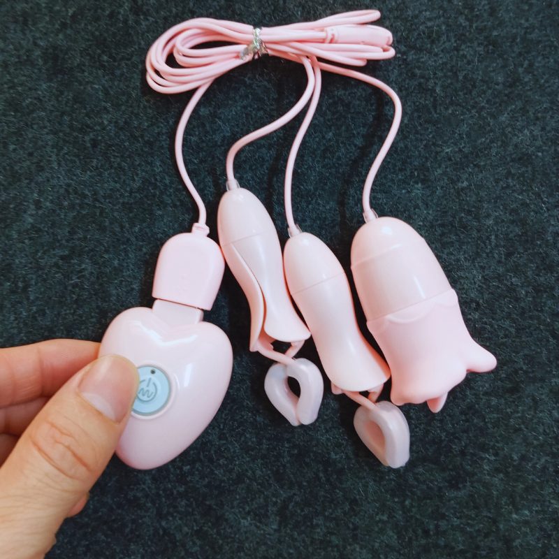 trứng rung và kẹp đầu ti BDSM